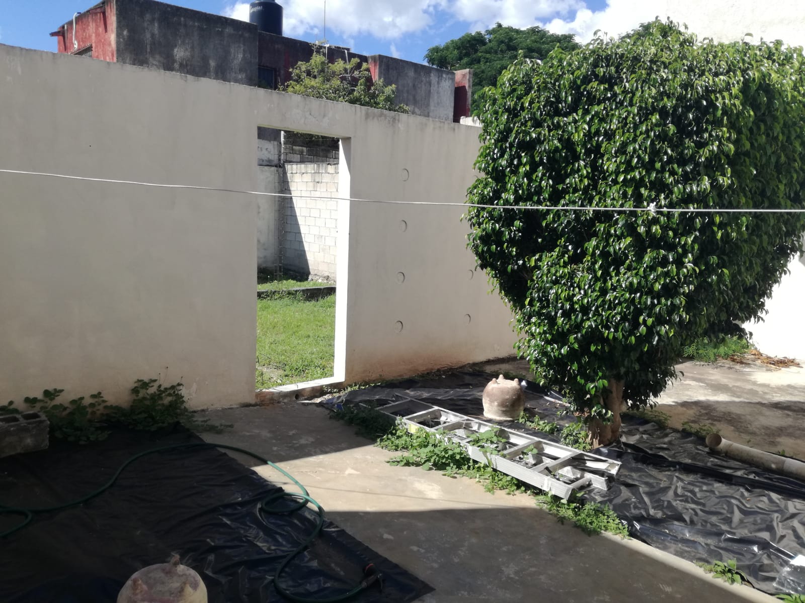 MERIDA,YUCATAN,CASA 3,RECAMARAS, 2.5,BAÑOS, SALA,COMEDOR COCINA,(PVC),T.10,X,35.....228 CONST...FRENTE,PARQUE,GAS,EST.CISTERNA,PORTON AUT.P2,AUTOS.,INSTAL.SECADORA LAVADORA, SIN,ADEUDOS.$4,600,000.-,PESOS 999-142-0030