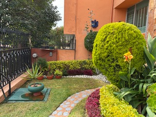 VENDO,EXCELENTE,CASA,REMODELADAEN,LOMAS,DE,SANTA,CRUZFRACCIONAMIENTO,CERRADO3,RECAMARAS,2.5,BAÑOS,CUARTO,DE,SERVICIO,CON,BAÑO, COCINA,EQUIPADA,ROOF,GARDEN,Y,JARDIN.,$5,950,000.-55-5457-8691,/,55-5503-4047