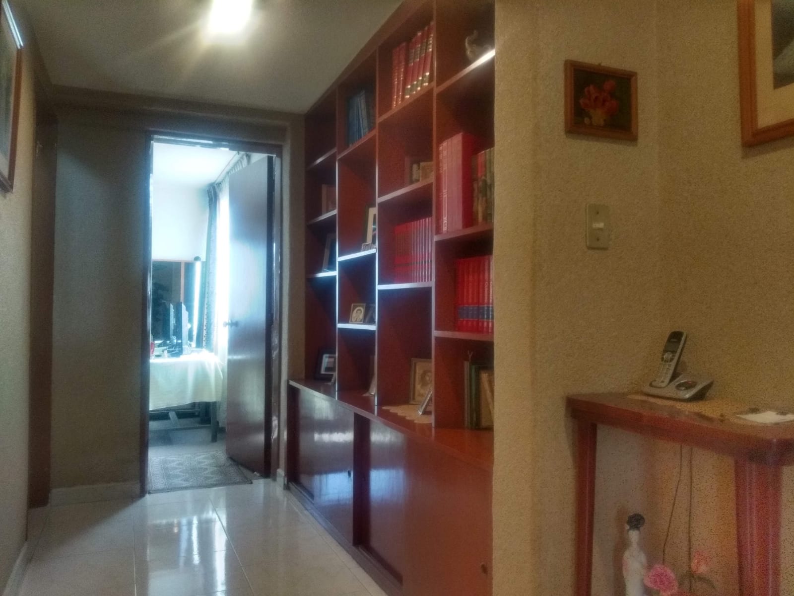 CASA,VENTA,ECHEGARAY2,Plantas,4,Recámaras,2,1/2,Baños,2,Estacionamientos, Jardín,210,(C.),Cto,y,Área,Servicio,Cocina,Equipada, Acabados,Madera,Loseta,Española,Excelentes,Condiciones, Distribuciones,e,Iluminación.,$5,700,000 Solo,WhatsApp 55-2258-3357