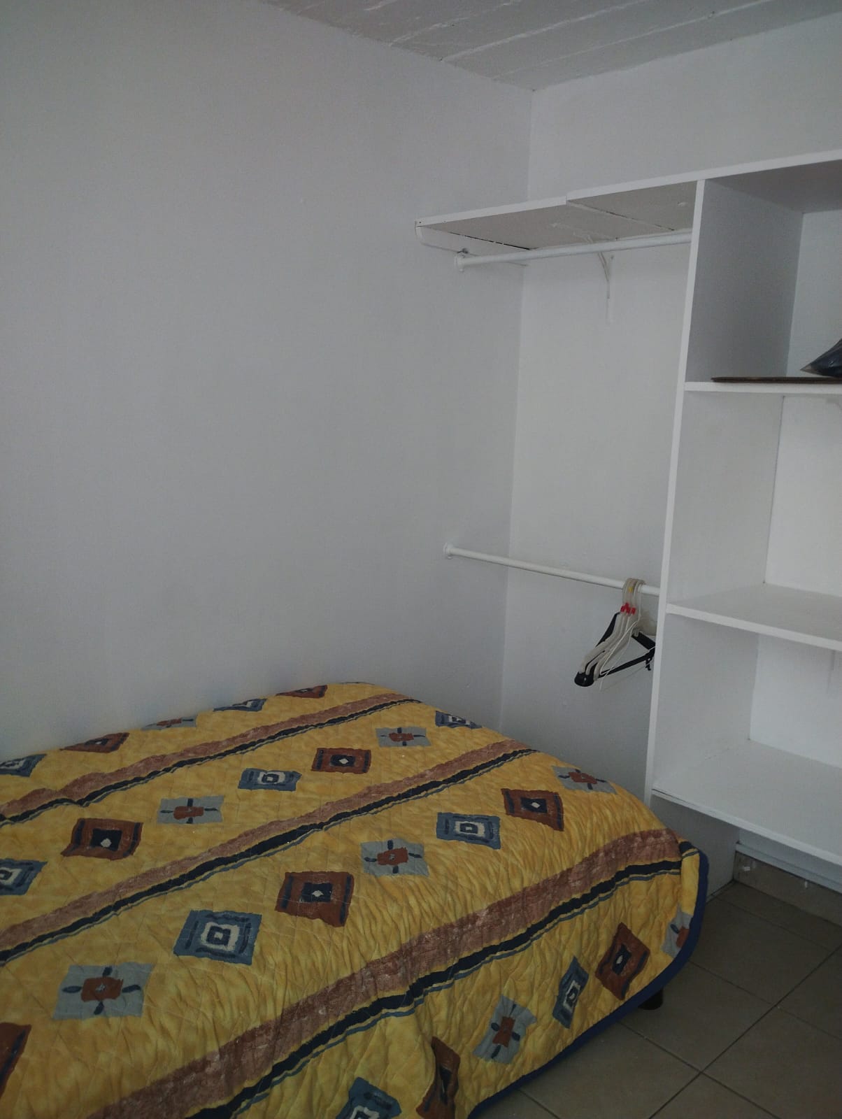 RENTO,RECAMARA,AMUEBLADA,INDEPENDIENTE,WIFI,REFRI,MICRO,SERVICIOS,COL.,VALLE,DEL,PARAISO.,$3,80055-1201-2988