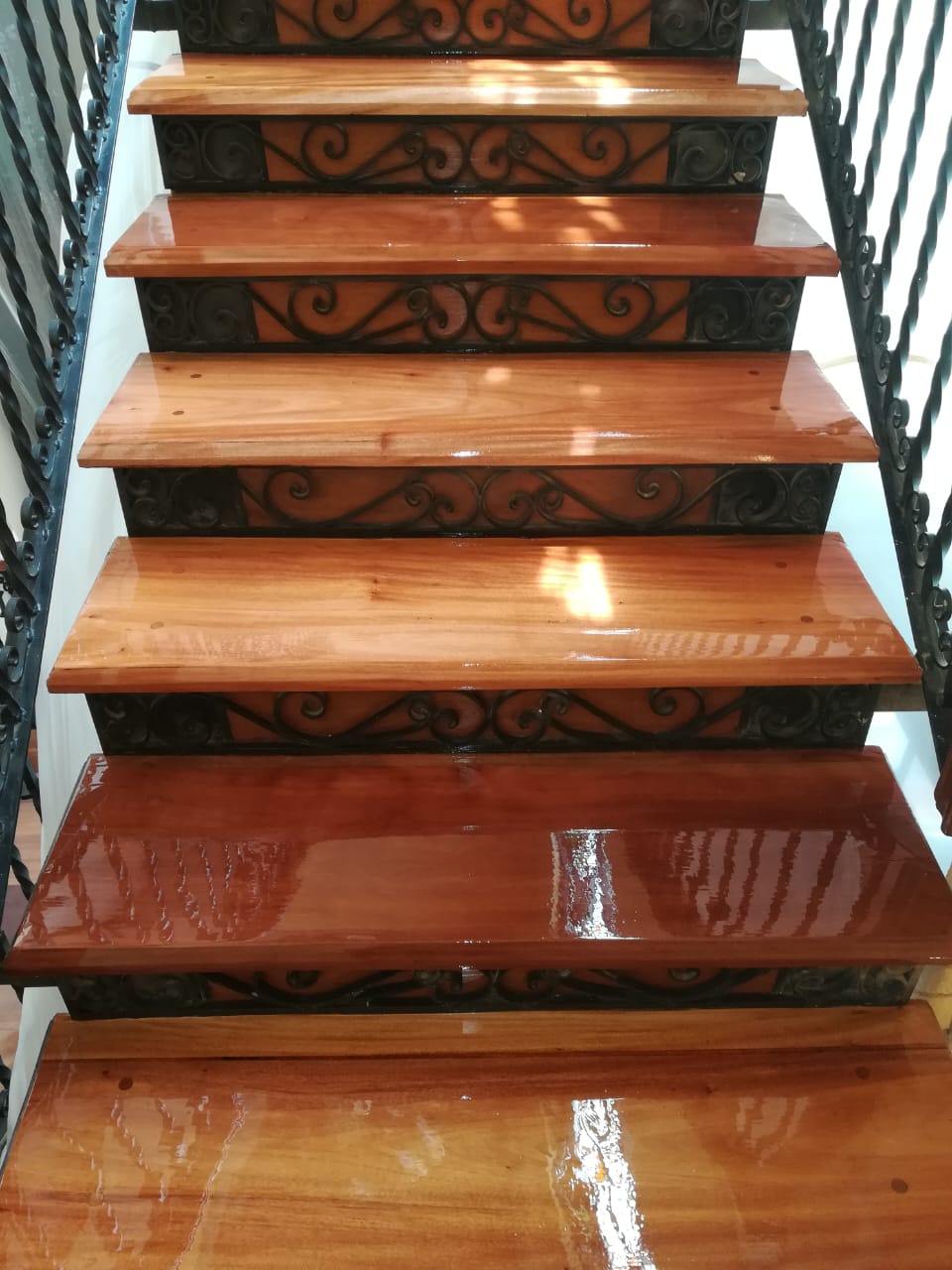 PISOS,Y,MADERASSANCHEZCOLOCACION,PULIDO,BARNIZADO EN,PISOS,DE,MADERA,PARQUET,DUELA, ESCALERAS,DE,MADERA,PISOS,LAMINADOS,Y,PISOS,DE,INGENIERIAREPARACIONES,EN,TODO,SU,TIPO. PRESUPUESTOS,SIN,COMPROMISO.ABSOLUTA,SERIEDAD55-6699-3960,/,CASA 55-9832-1661Sr.,Alejandro